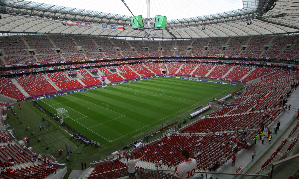 Ile metrów ma stadion piłkarski?